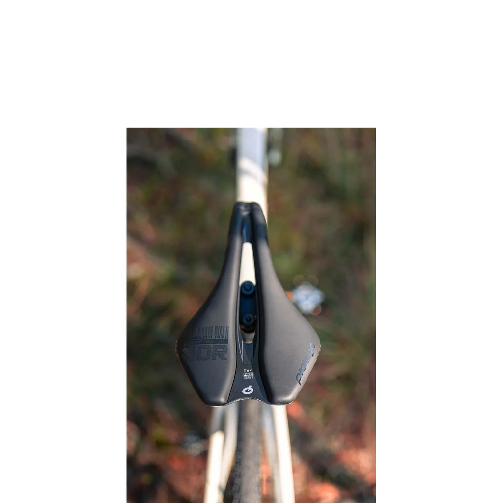Felt Breed 30 Gravel Bike - Putty saddle