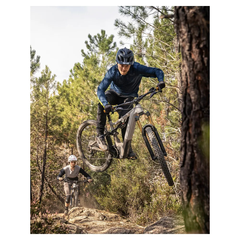 Focus JAM2 6.7 Electric Mountain Bike jumping