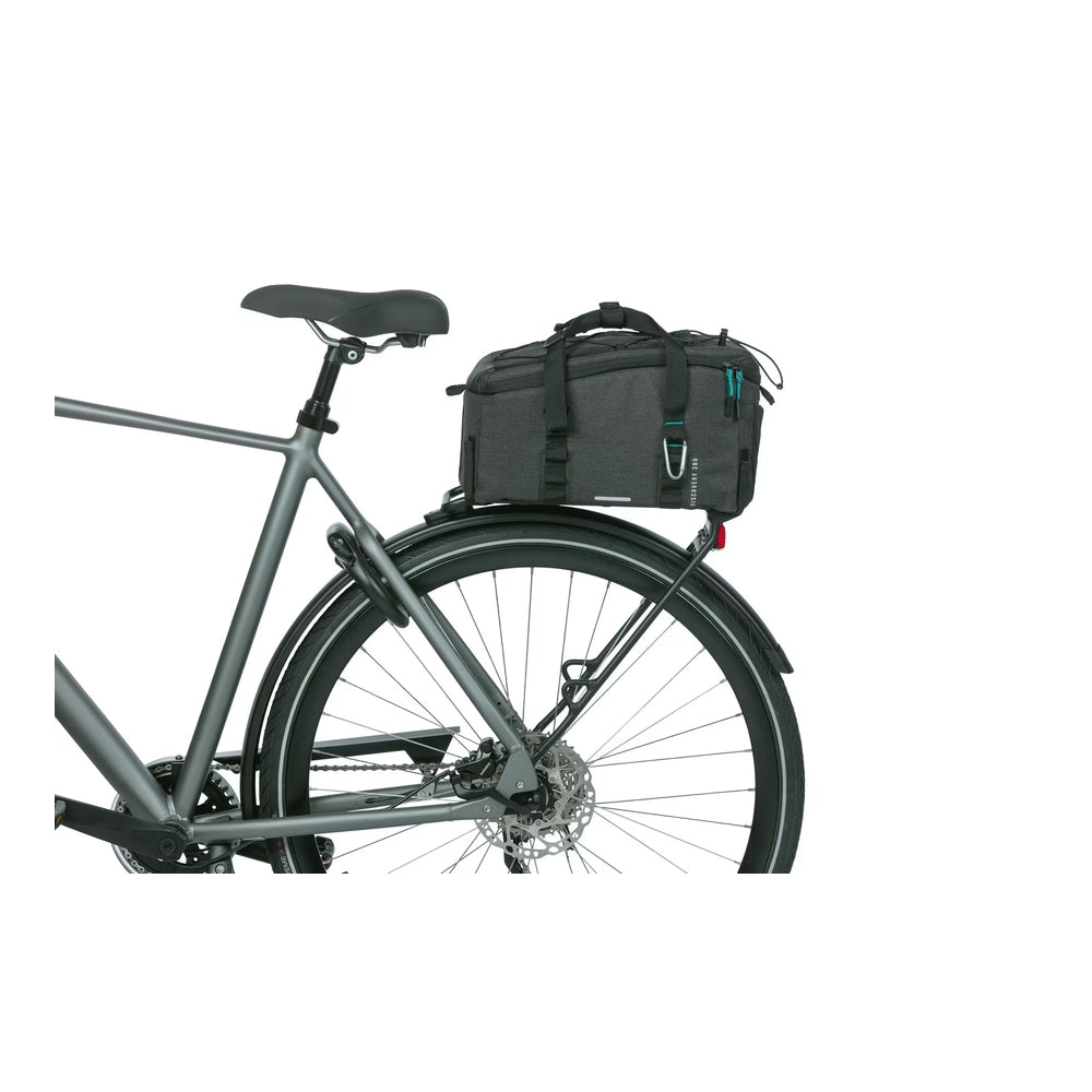 Basil Discovery 365D Bike Trunkbag M 9L mounted on panier rack